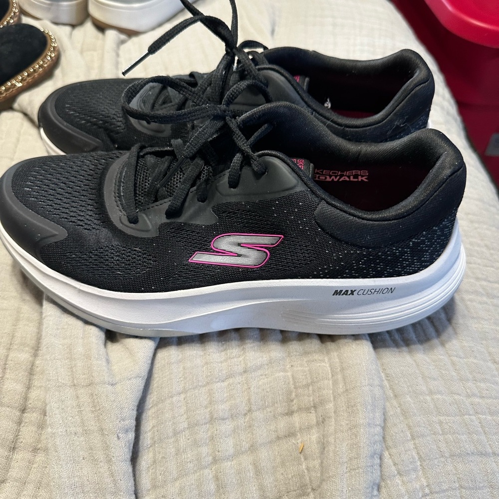 Skechers Black Walking Sneakers with Pink Logo